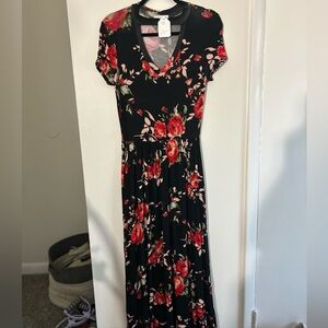 NWT Elegant Floral Black Maxi Dress Size Medium V-Neck Formal Occasion